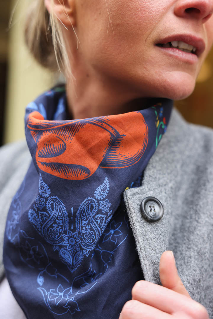 GEORGES navy print scarf