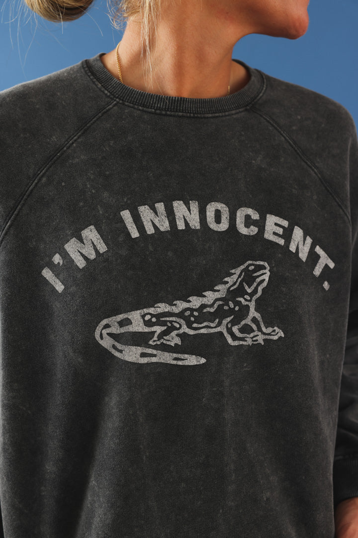 Sweat "i'm innocent" noir délavé
