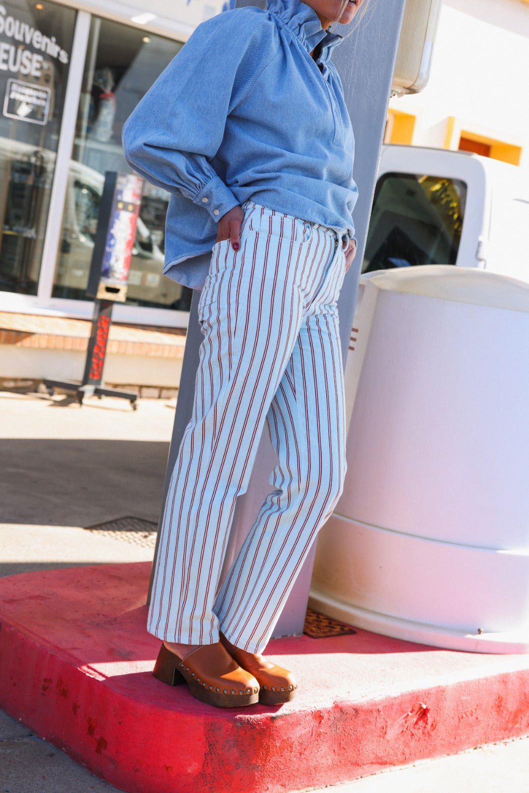 Pantalon MARCEAU rayé bleu ciel/rouge