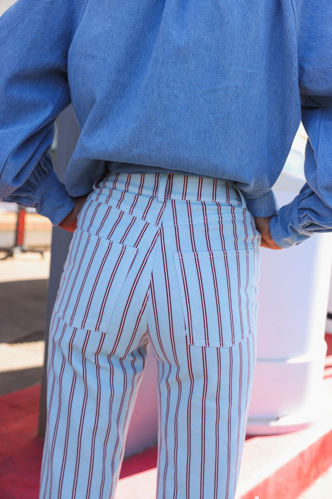 Pantalon MARCEAU rayé bleu ciel/rouge