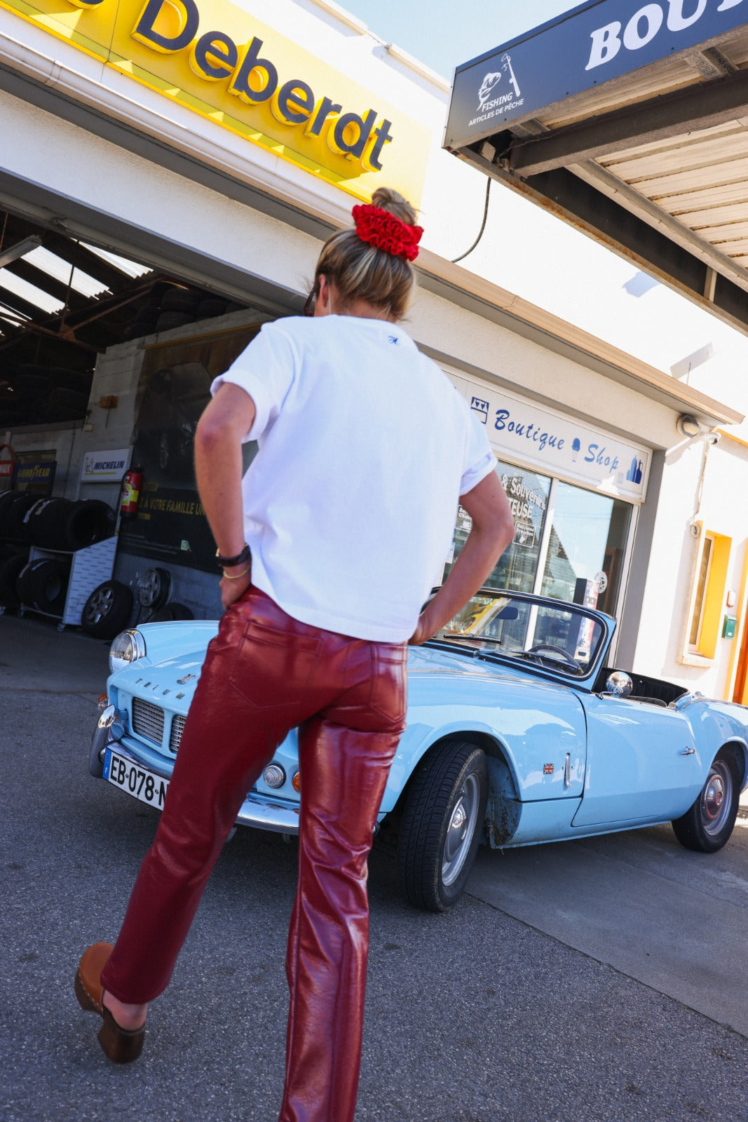 BRUNE red vinyl pants